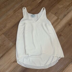 Veronica M Buff Sleeveless Dressy Tank. Ivory Size S. Flowy v-neck tank.